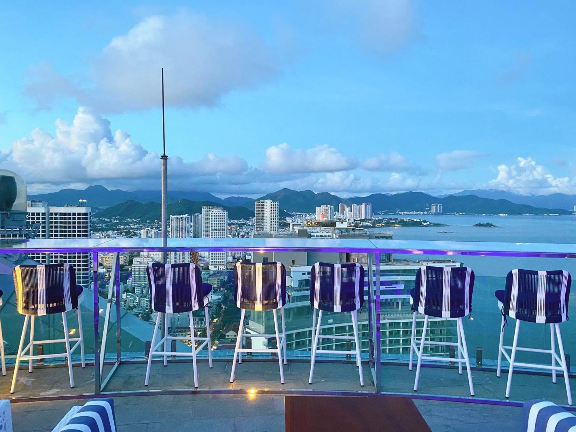 Coastal Panorama Oceanfront Suites Nha Trang Buitenkant foto
