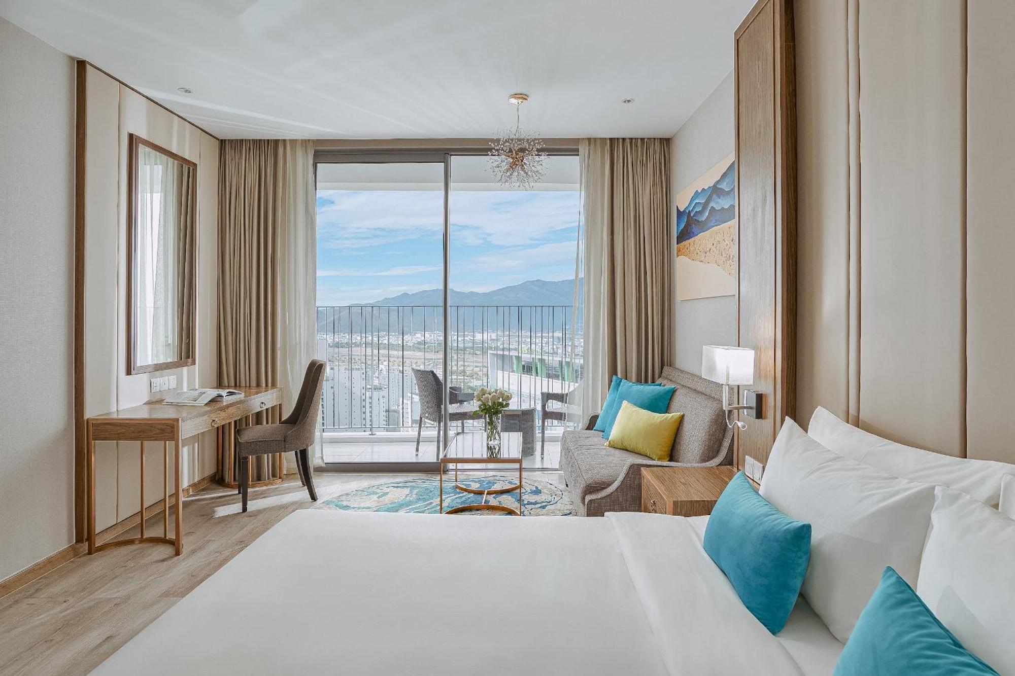 Coastal Panorama Oceanfront Suites Nha Trang Buitenkant foto