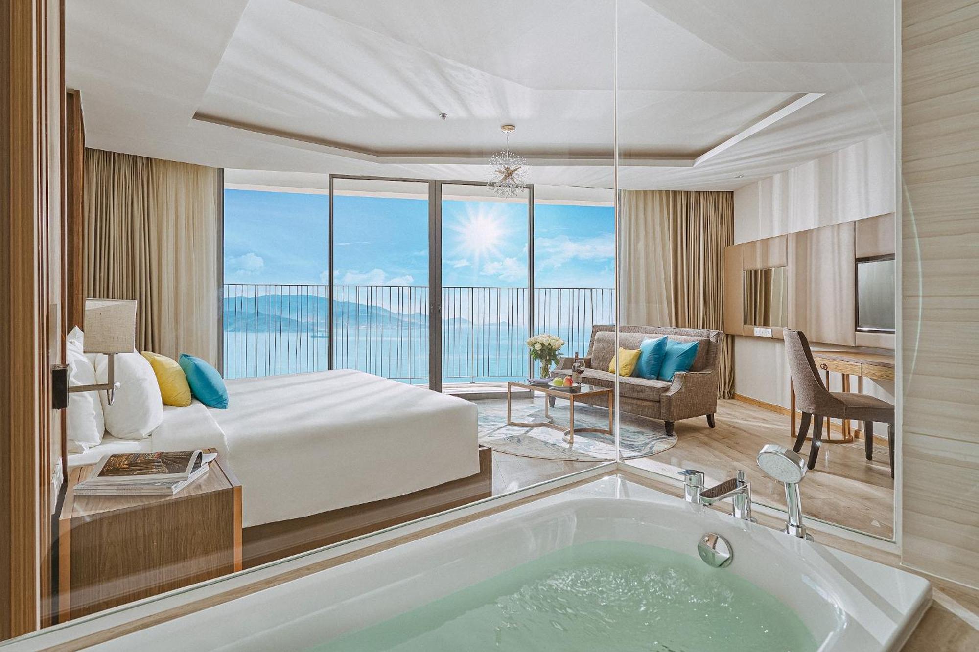 Coastal Panorama Oceanfront Suites Nha Trang Buitenkant foto
