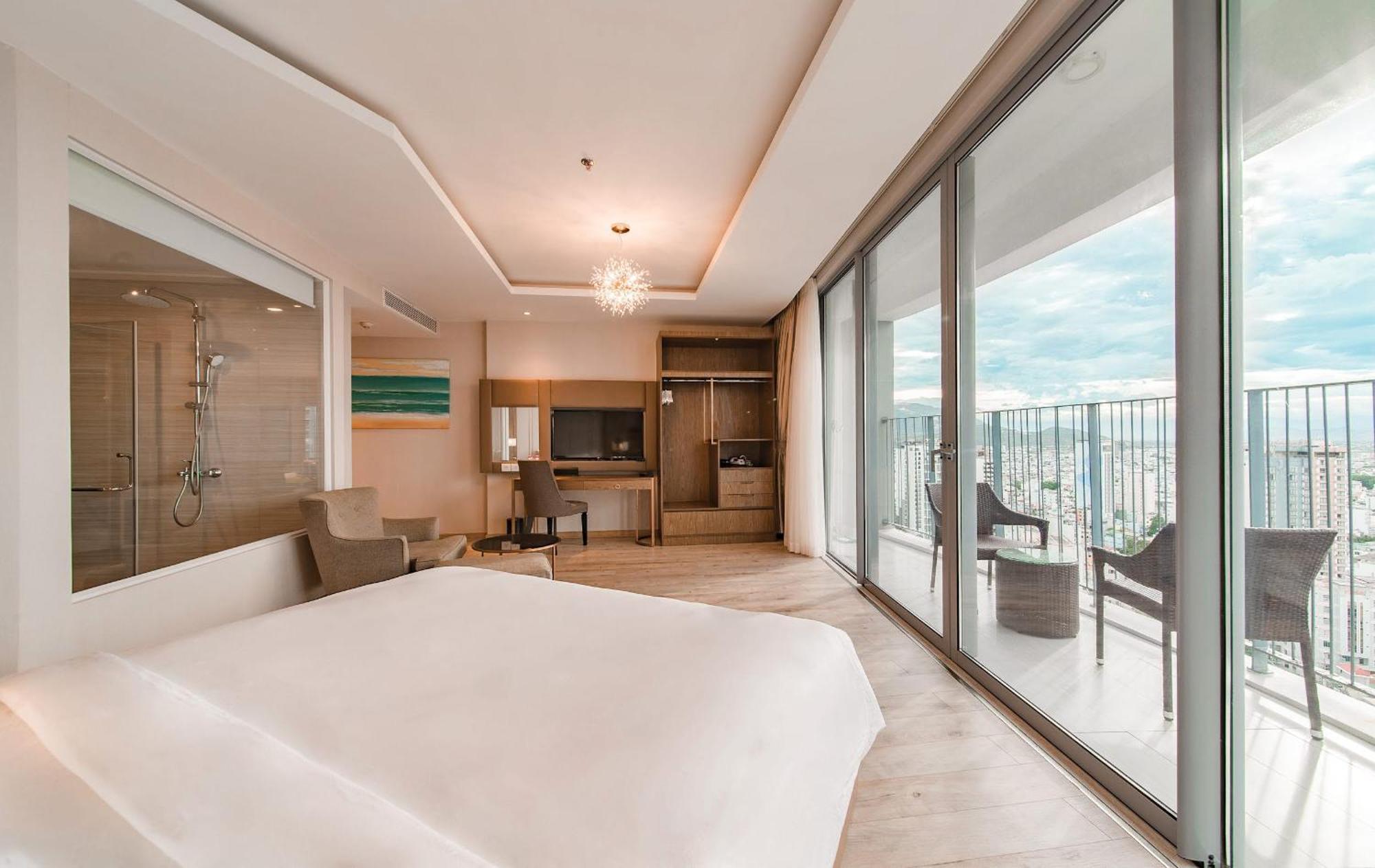 Coastal Panorama Oceanfront Suites Nha Trang Buitenkant foto