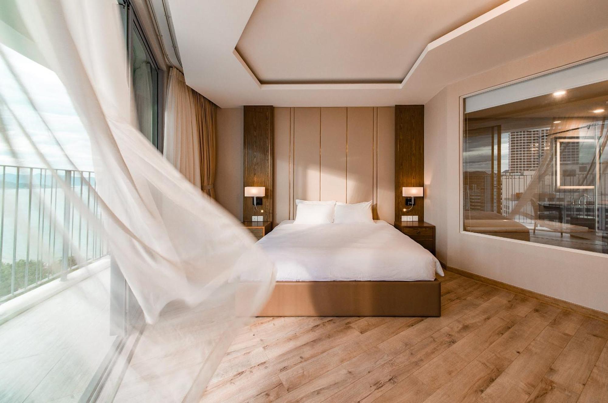 Coastal Panorama Oceanfront Suites Nha Trang Buitenkant foto