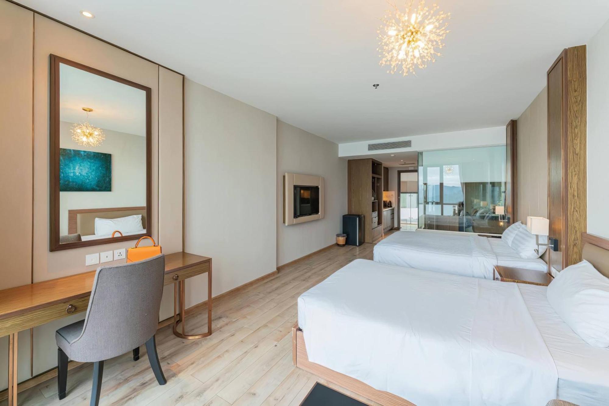 Coastal Panorama Oceanfront Suites Nha Trang Buitenkant foto