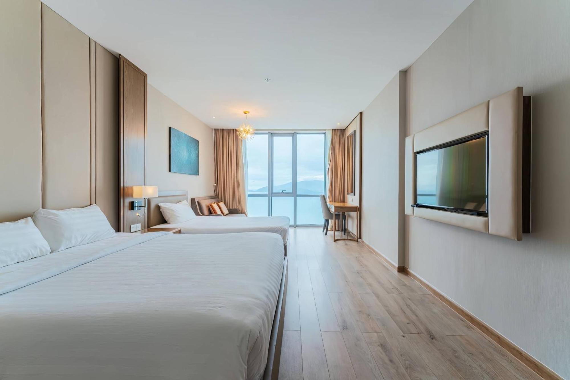 Coastal Panorama Oceanfront Suites Nha Trang Buitenkant foto