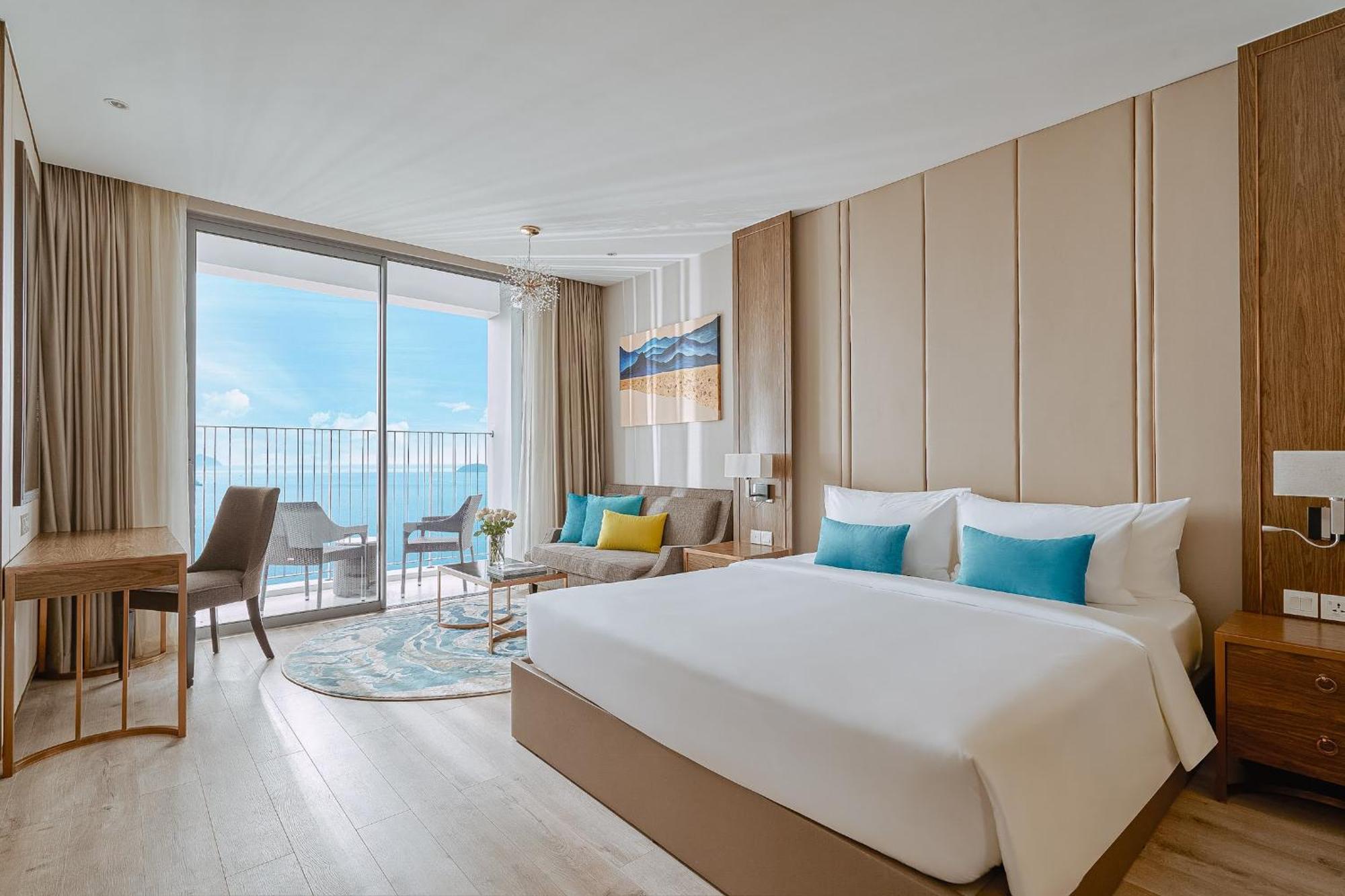 Coastal Panorama Oceanfront Suites Nha Trang Buitenkant foto