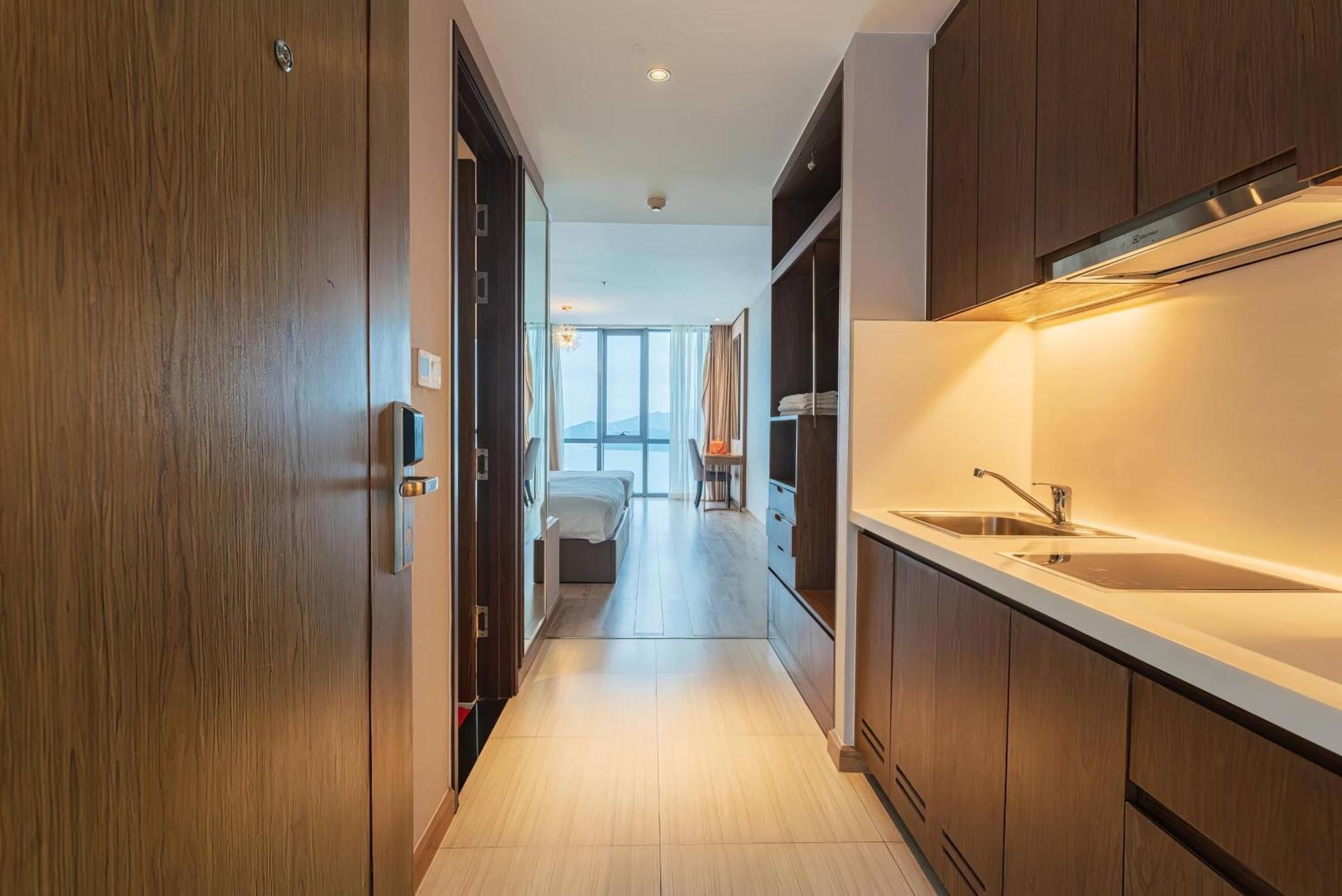 Coastal Panorama Oceanfront Suites Nha Trang Buitenkant foto