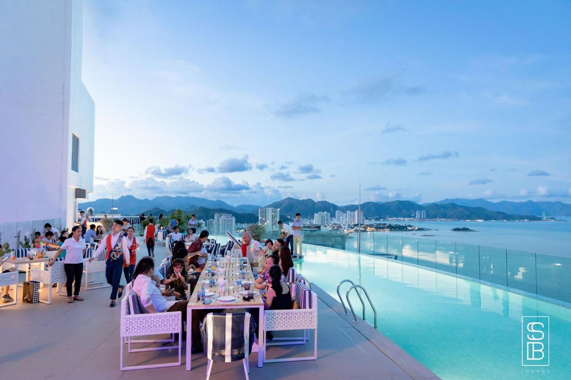Coastal Panorama Oceanfront Suites Nha Trang Buitenkant foto