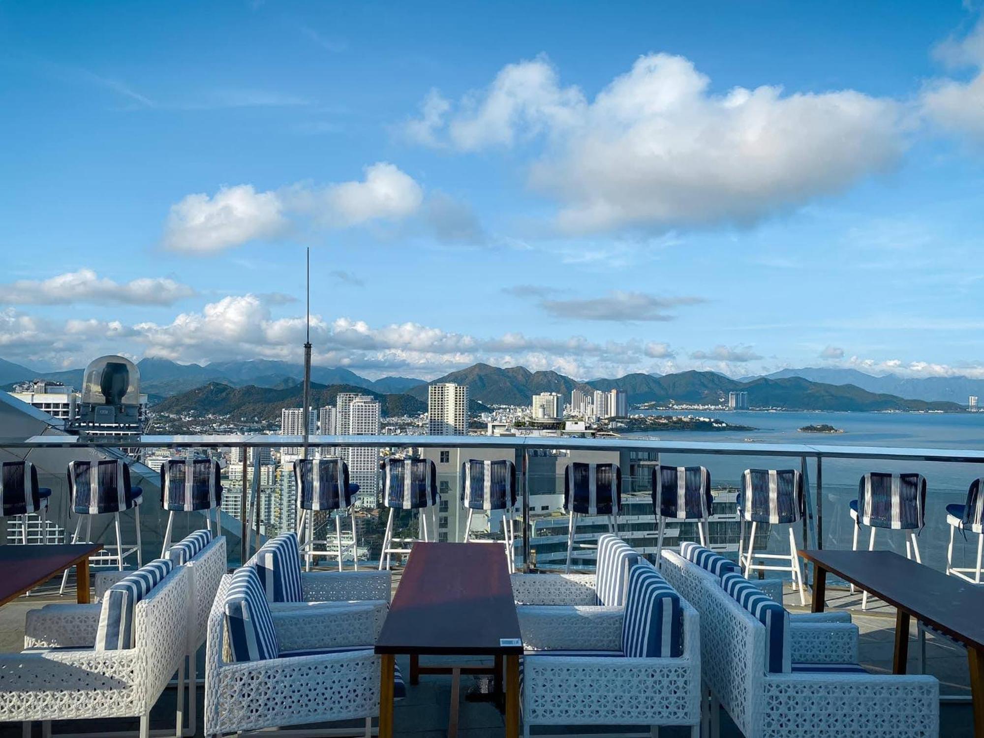 Coastal Panorama Oceanfront Suites Nha Trang Buitenkant foto