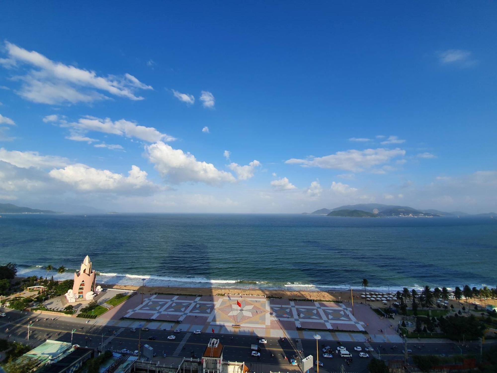 Coastal Panorama Oceanfront Suites Nha Trang Buitenkant foto