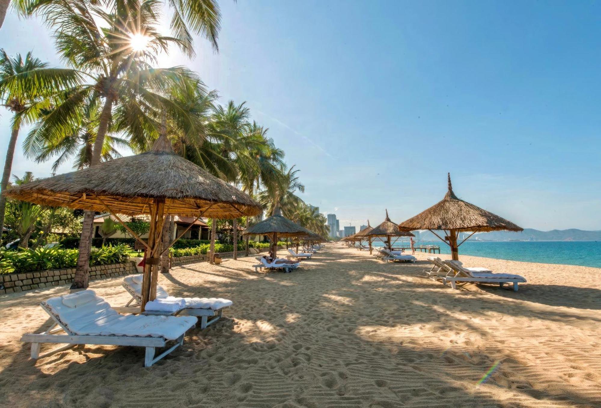 Coastal Panorama Oceanfront Suites Nha Trang Buitenkant foto
