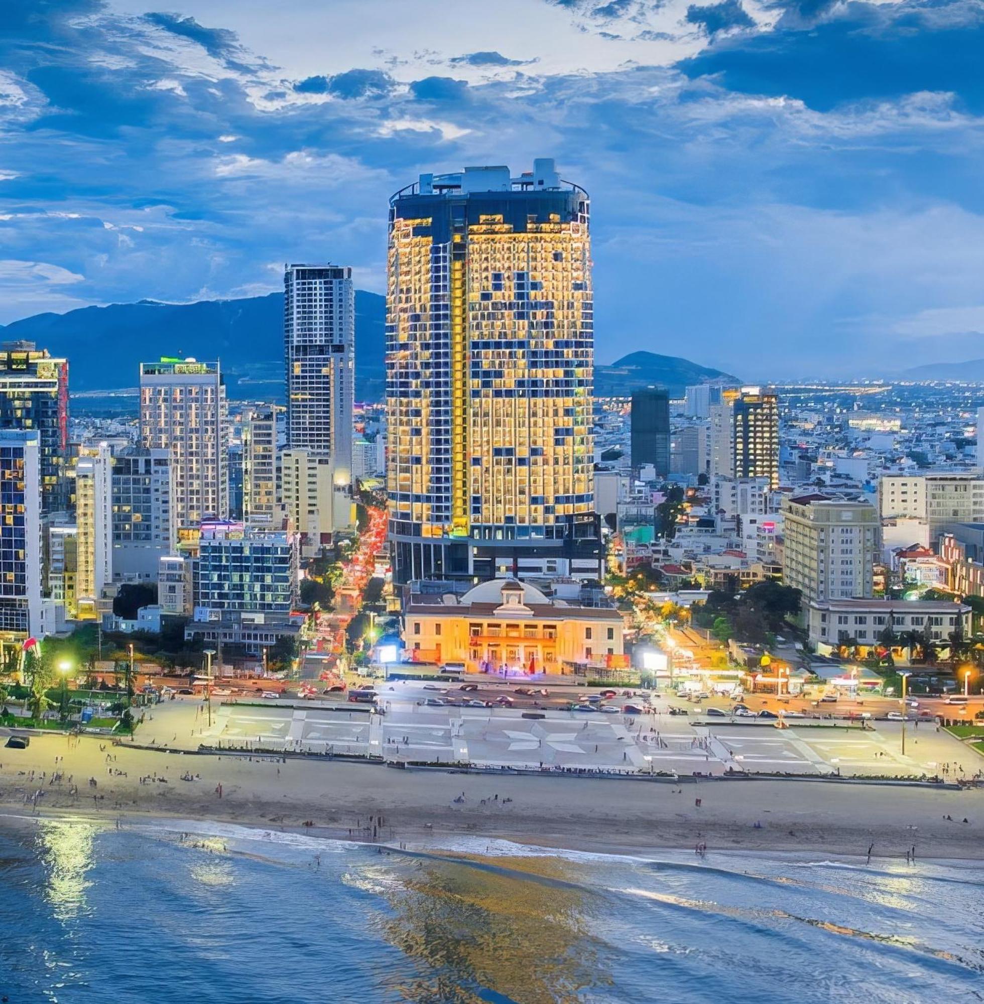 Coastal Panorama Oceanfront Suites Nha Trang Buitenkant foto