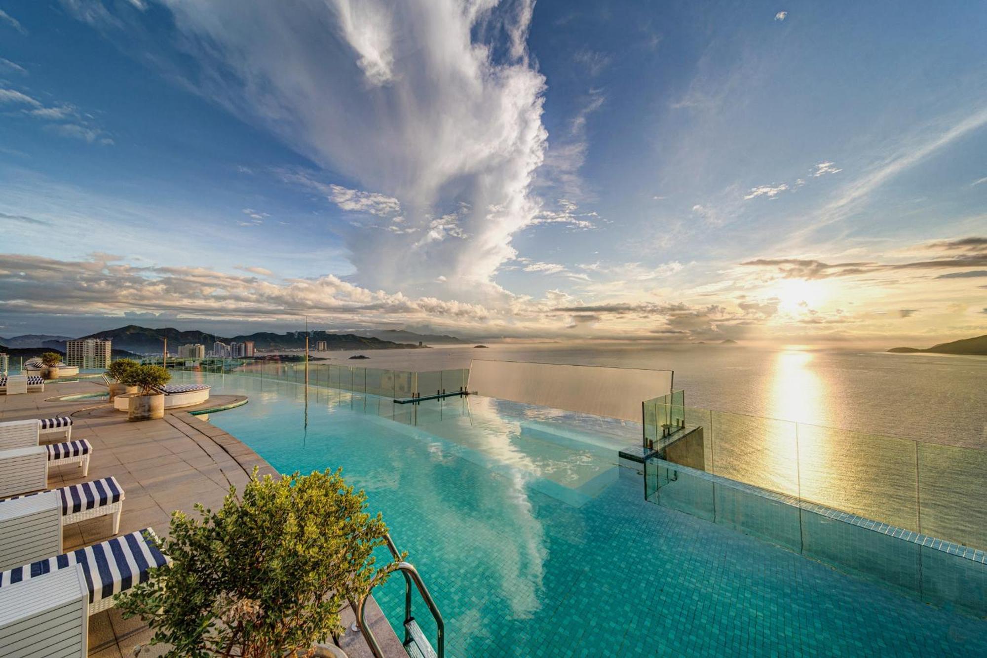 Coastal Panorama Oceanfront Suites Nha Trang Buitenkant foto